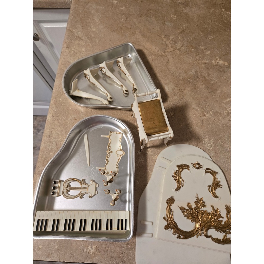 Vintage 1973 Wilton Grand Piano Cake Pan Kit 502-887 w/ Accessories